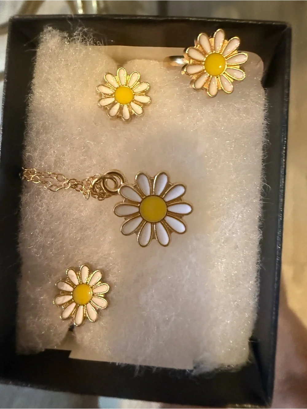 Daisy Flower Pendant and Stud Earrings Set - White & Yellow